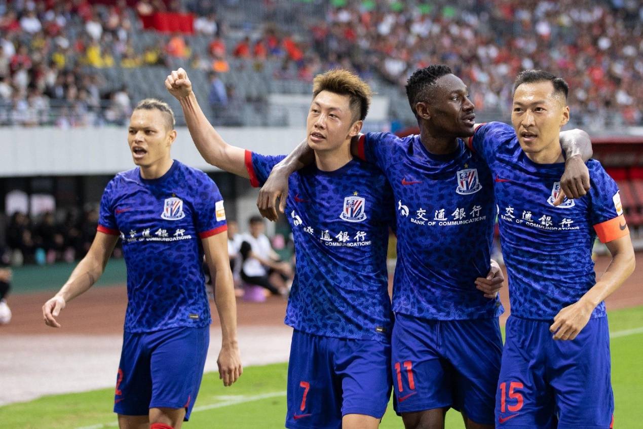 包含上海申花为夺冠展现出色表现，努力缩小差距的词条