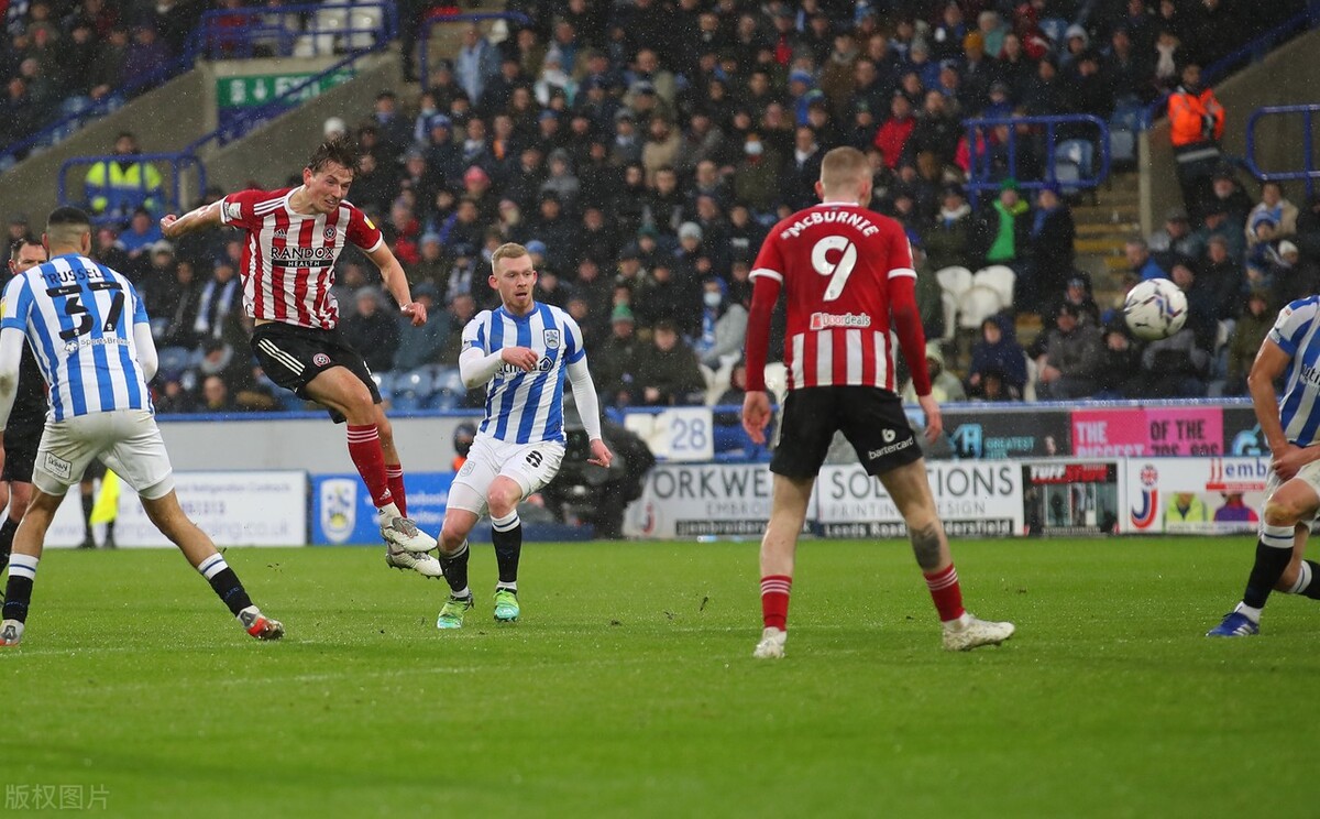 关于奥格斯堡队后防线存在问题需加以解决的信息