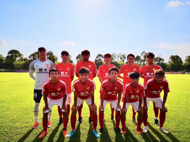 恒大客场大胜鲁能，稳居联赛第一