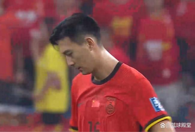 客场困难加时赛告负，球员落寞离场的简单介绍