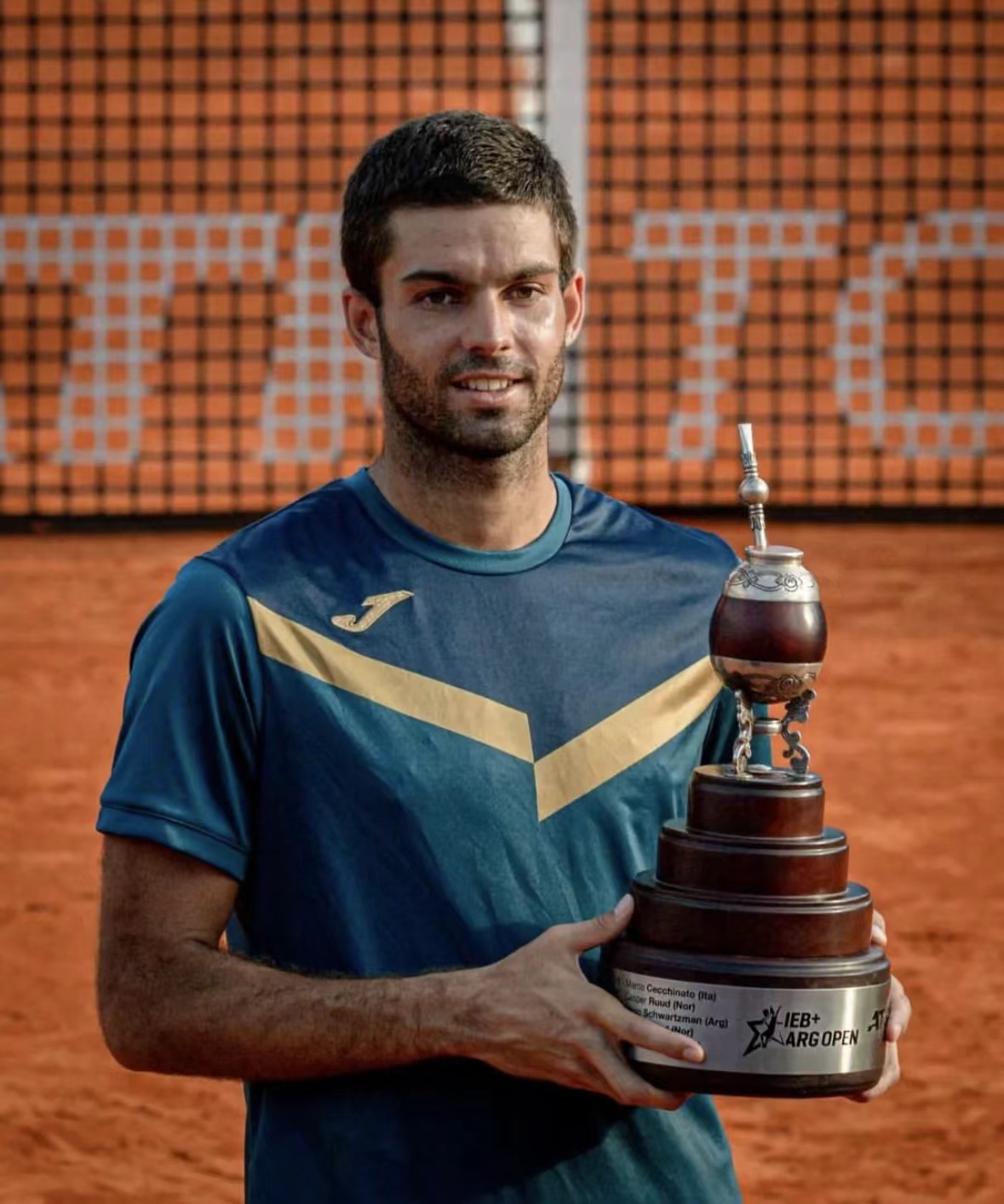 科斯塔神勇扑救,保住球队进球的简单介绍