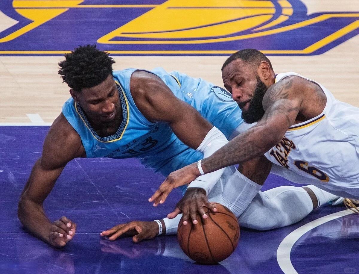 比赛精彩：场上对抗激烈可期的简单介绍