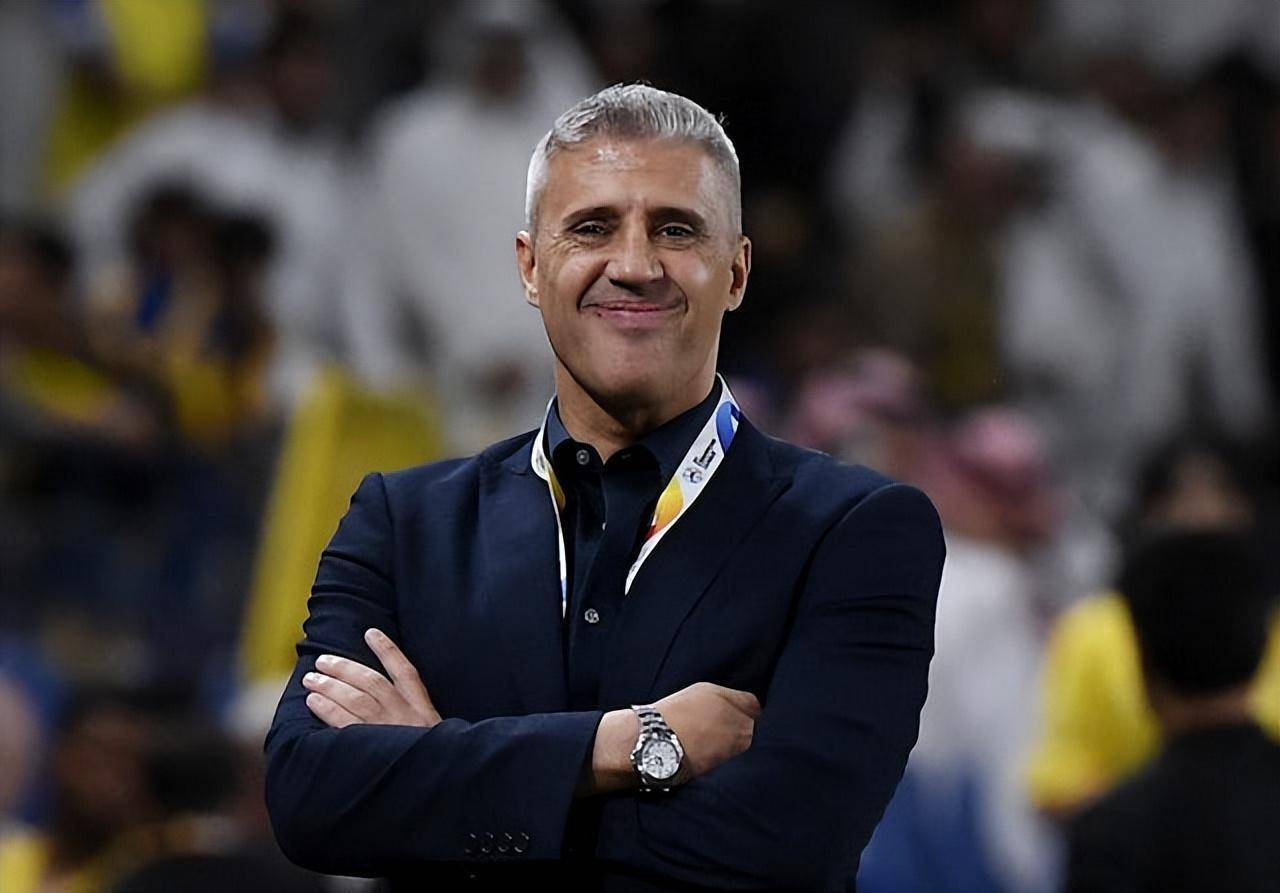 阿联酋球迷热情迎击亚冠赛事 阿联酋球迷热情迎击亚冠赛事