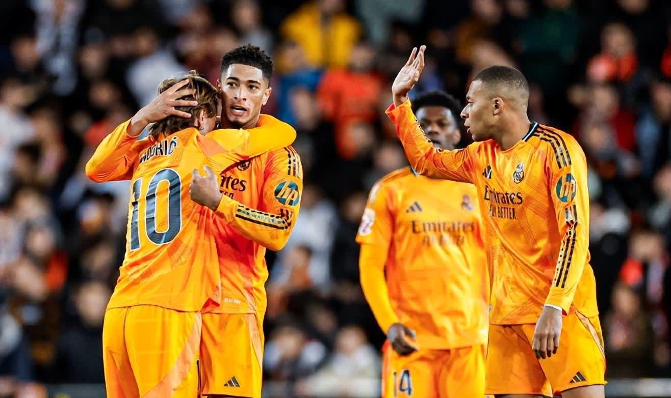 开云体育下载-意大利足球联赛抢分大战频繁上演，强队连胜引关注