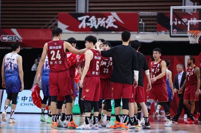 浙江男篮主场拼尽全力，取得重要胜利