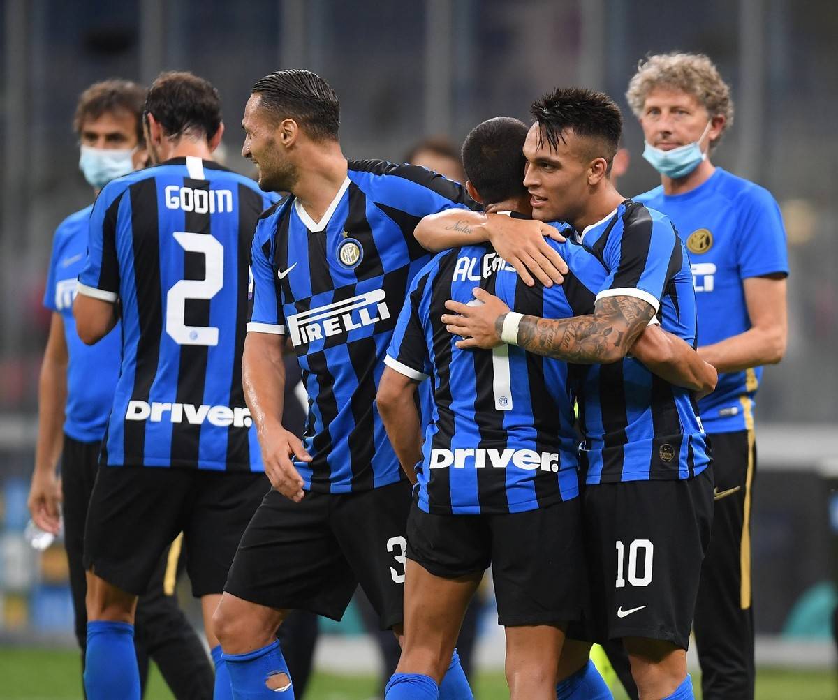 包含巴塞罗那客场大败，欧冠出线前景黯淡的词条