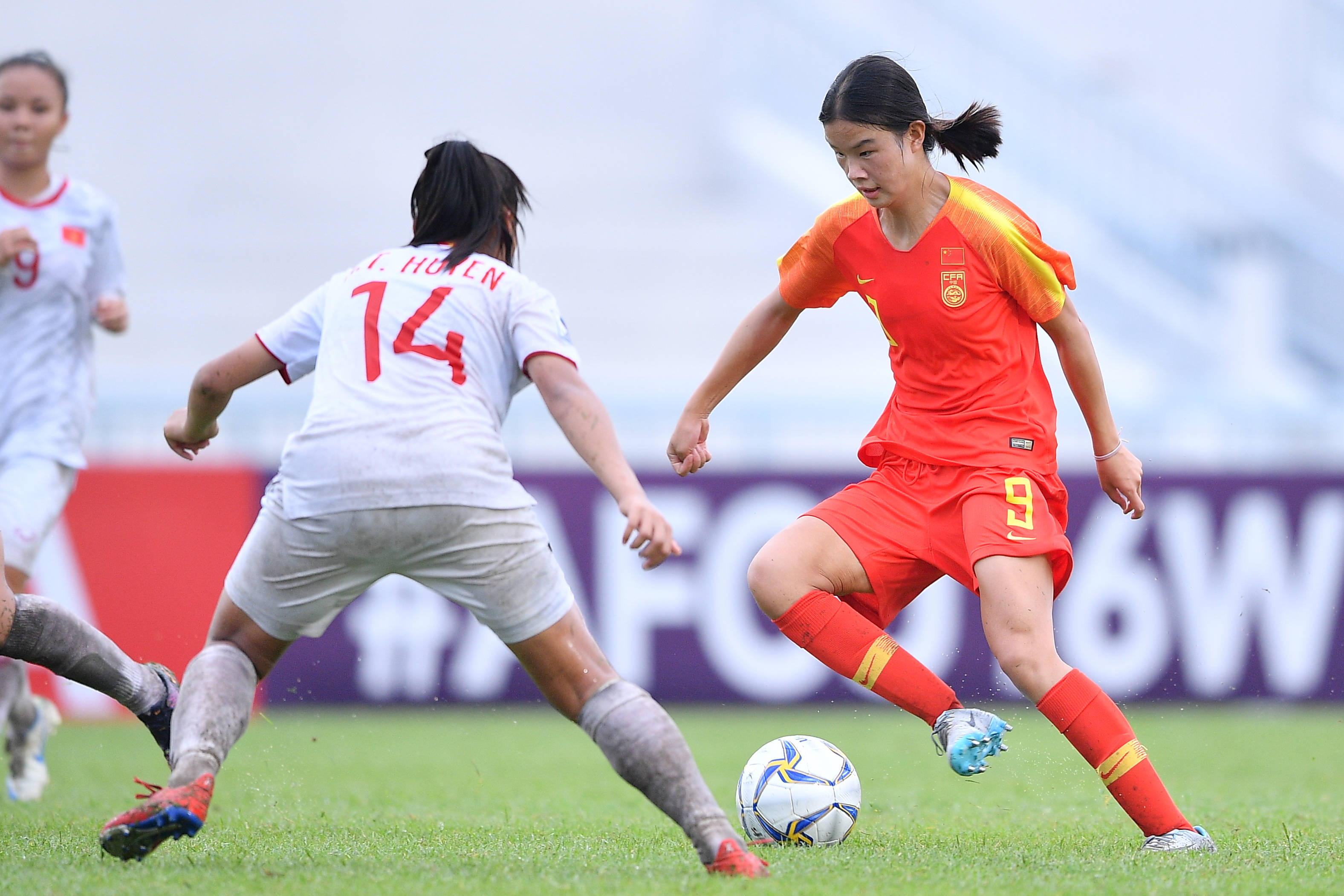 开云体育APP下载-崭新挑战：女足队员全力应对的简单介绍