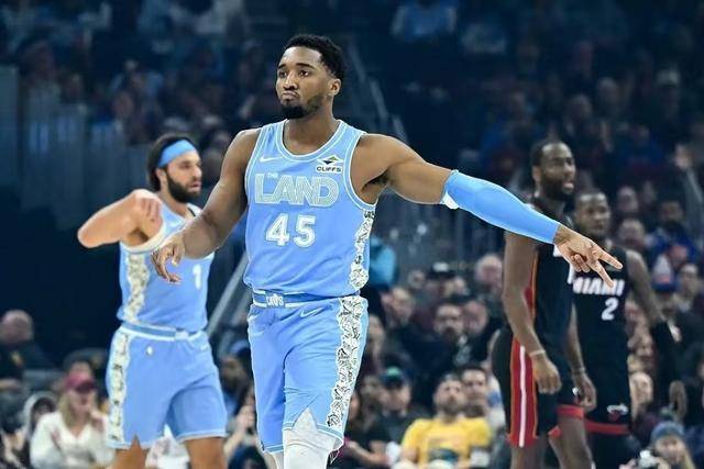 开云体育在线-奇才球员表态回暖，帮助球队逆袭