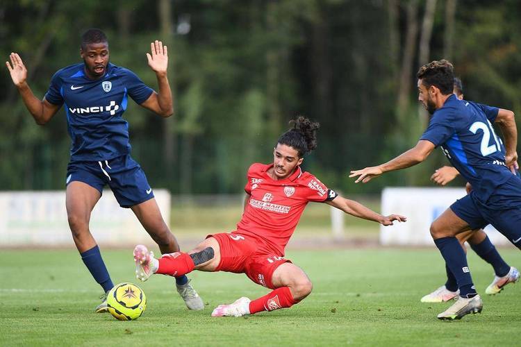 亚眠主场获胜，领先势头不容小觑