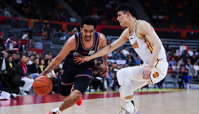 山西男篮新援表现抢眼，融入团队