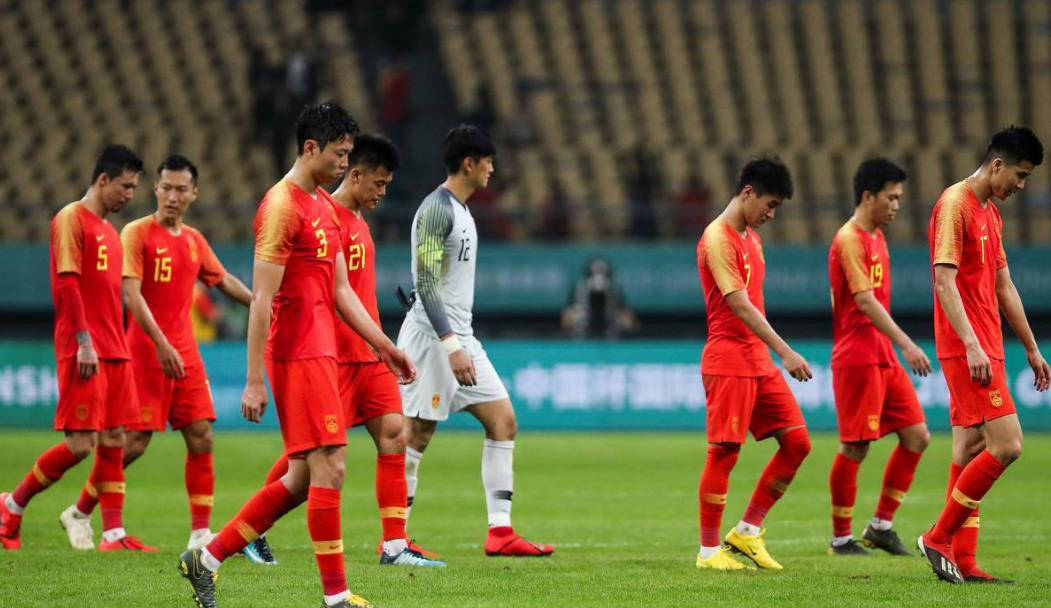 国内足球联赛精彩比赛决定胜负引人期待