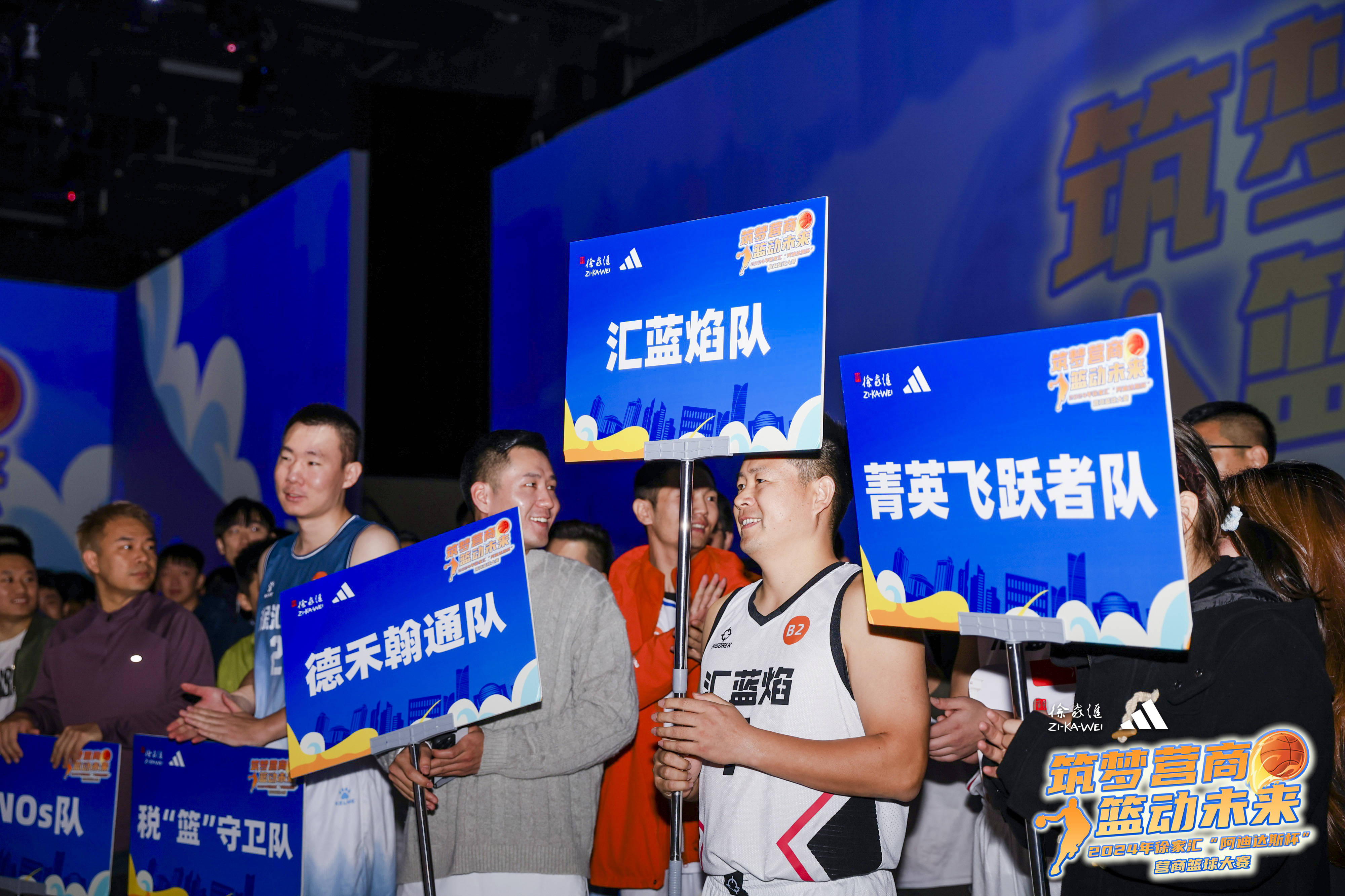 球队患难见真情,团结一致打赢比赛! 球队患难见真情,团结一致打赢比赛!