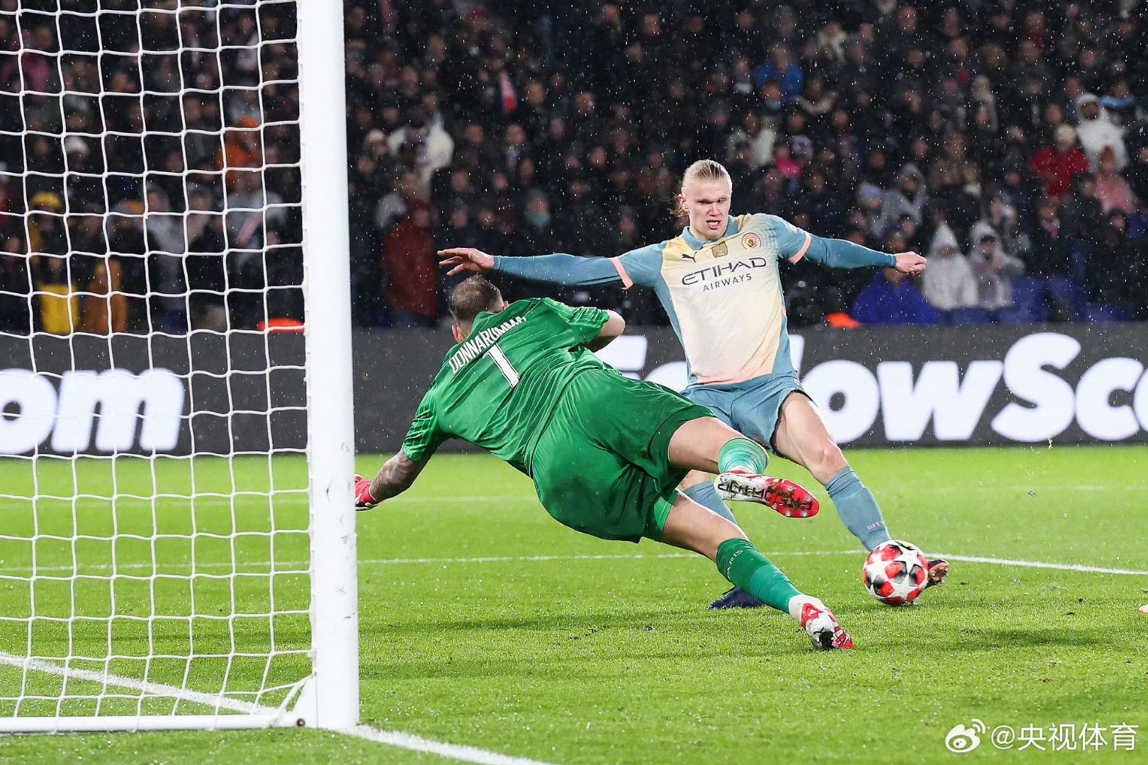 开云下载-曼城遭瓦伦西亚绝杀，遗憾止步半决赛