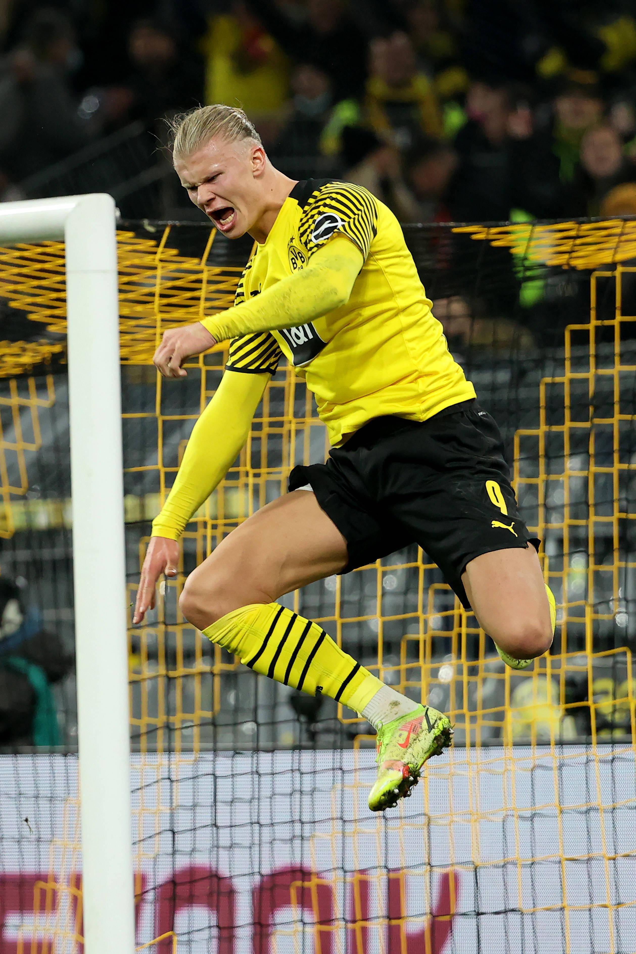 多特蒙德考察里昂球员，或将提出正式报价