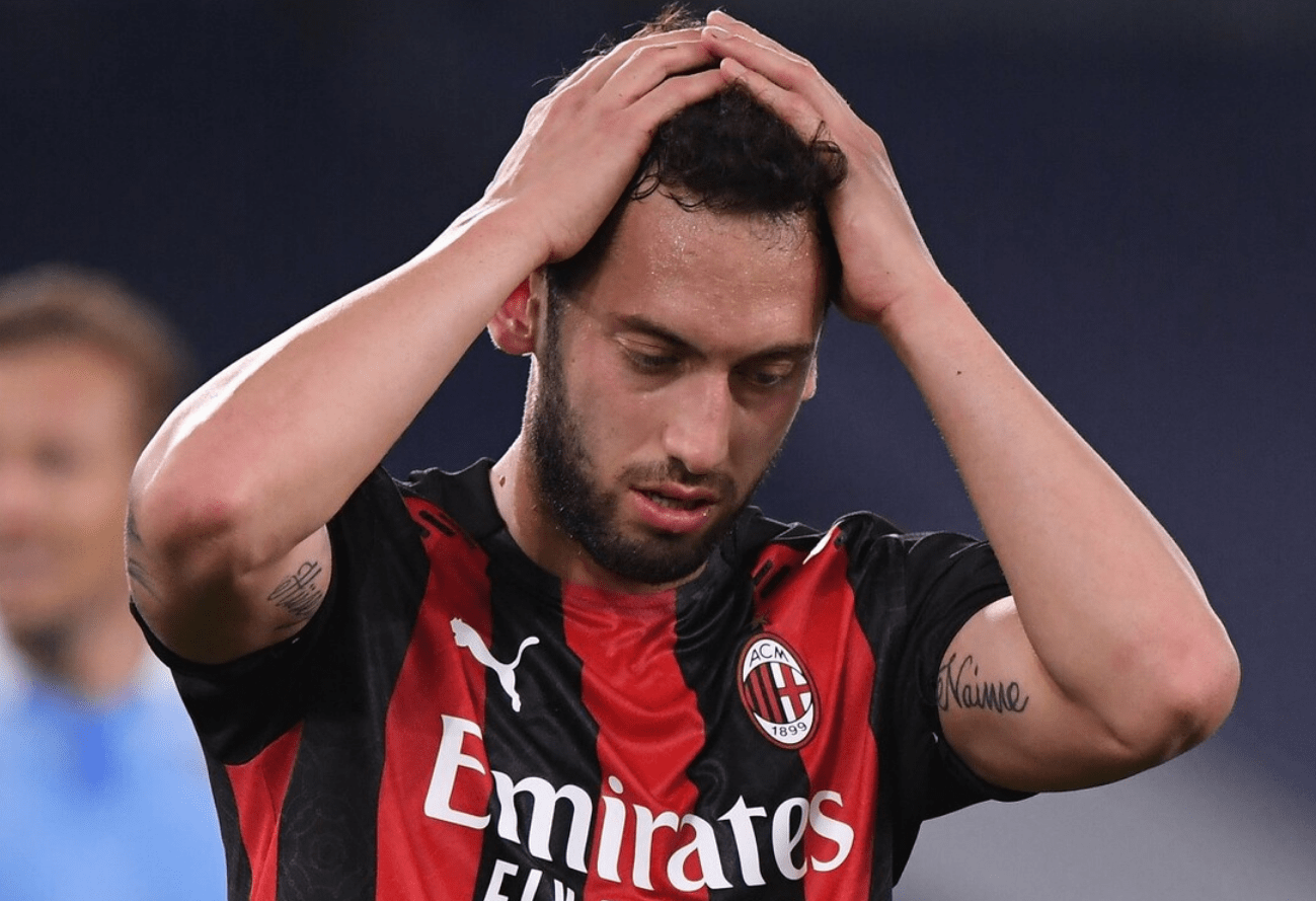 包含那不勒斯取得背靠背胜利，积分榜上升的词条