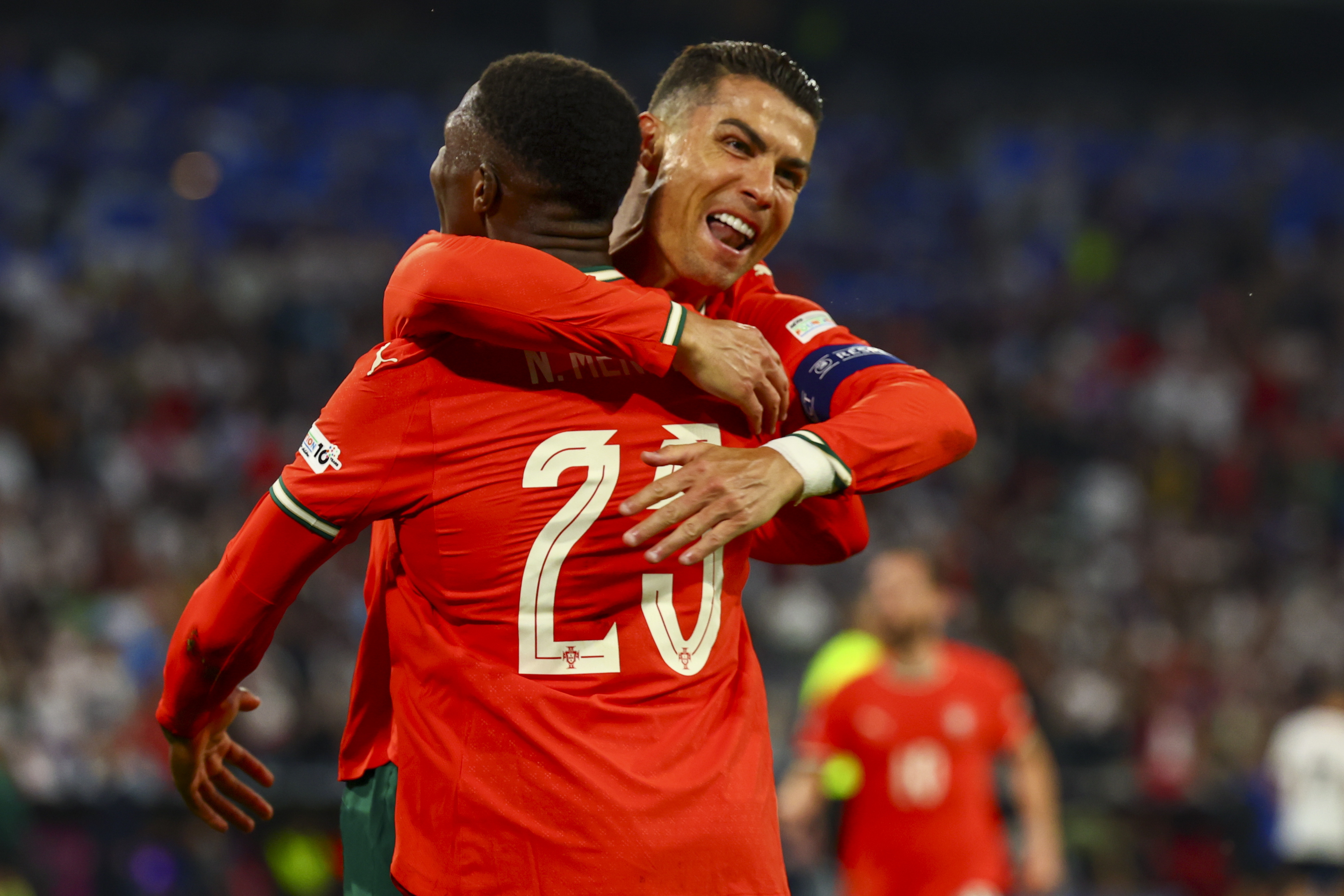 国足胜负交织，激发球员斗志备战欧洲杯