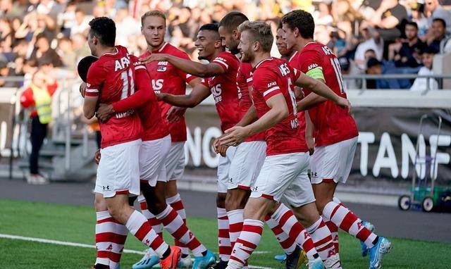 佛罗伦萨不敌劲旅,欧洲赛场前景黯淡 佛罗伦萨不敌劲旅,欧洲赛场前景黯淡