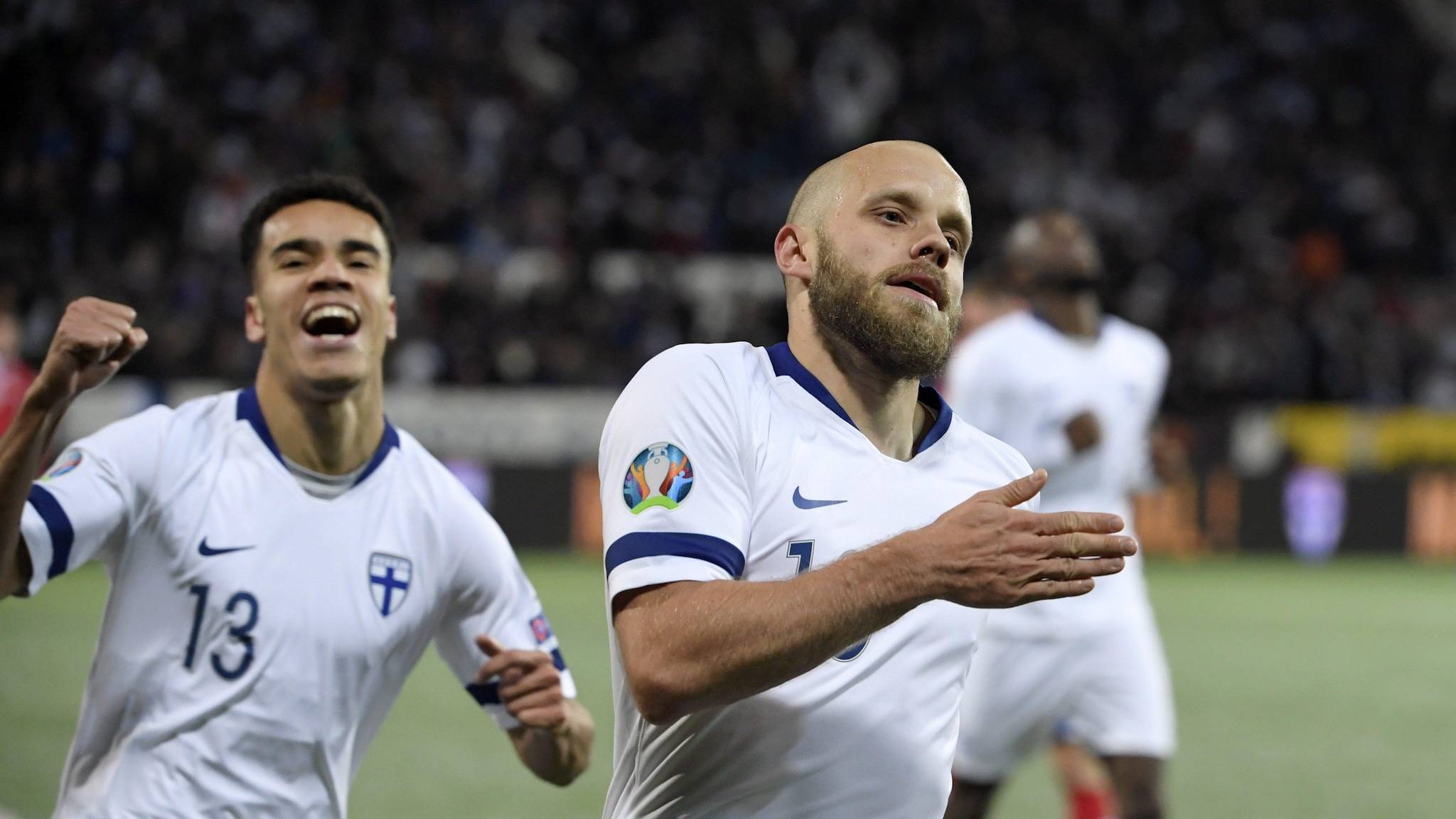 芬兰共和国队欧预赛表现出色，球迷欢呼连连