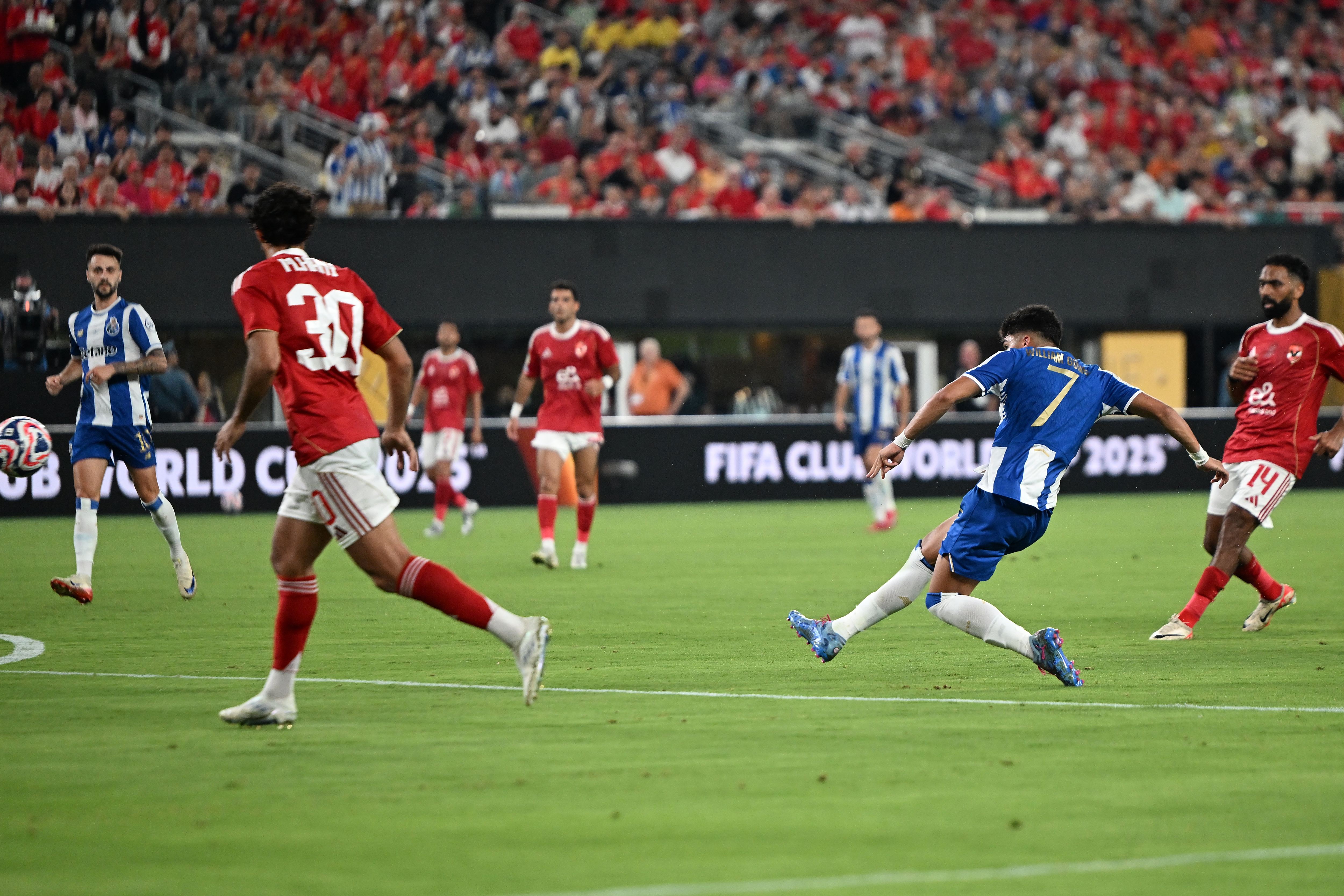 开云体育平台APP-足球比赛锣鼓喧天，各国球队力争胜利的简单介绍