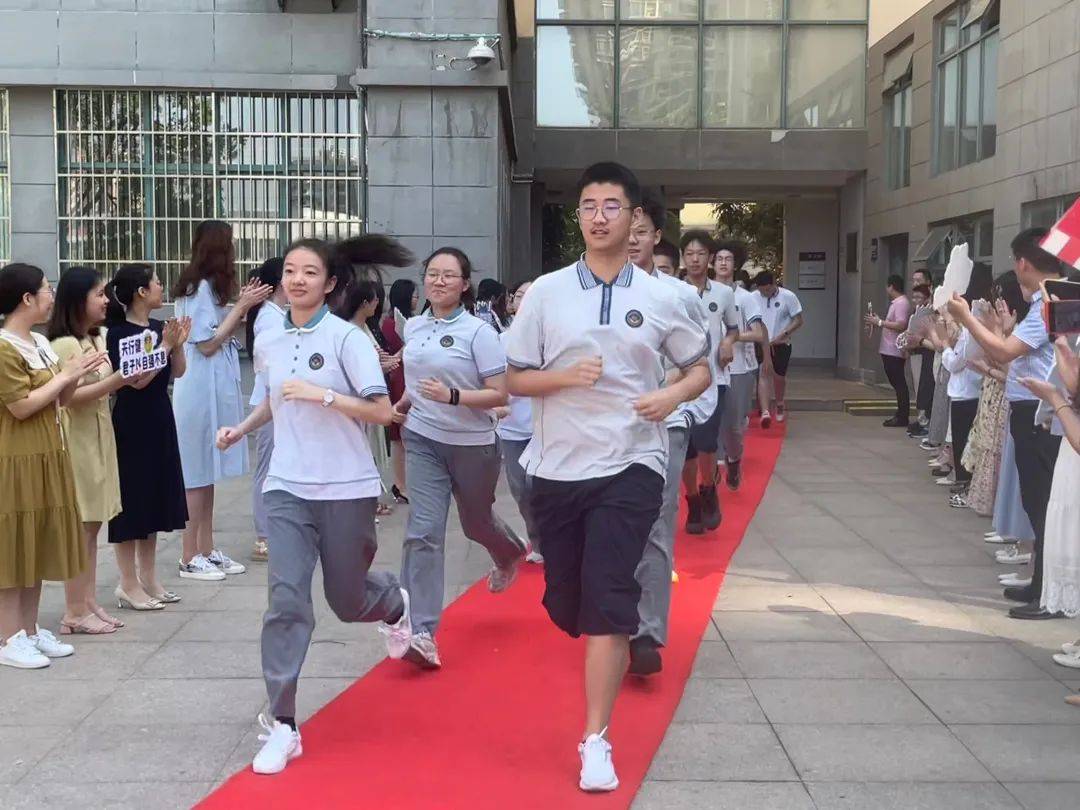 开云体育登录-包含巴巴多斯冲刺全力，赢得掌声的词条