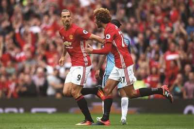 罗马前锋连入两球，率队取得胜利