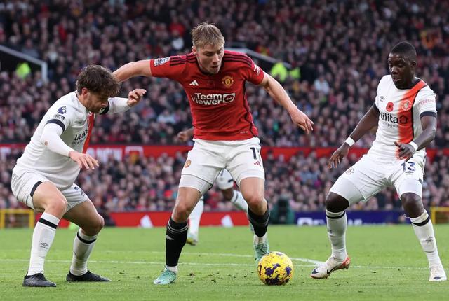 开云体育下载-小组最弱队取得惊人胜利，实力被低估