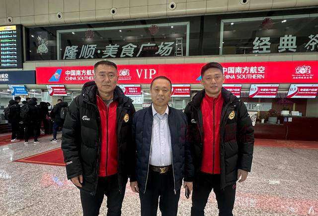 开云APP-大阪钢巴面临大连人，赛前备战关键时刻