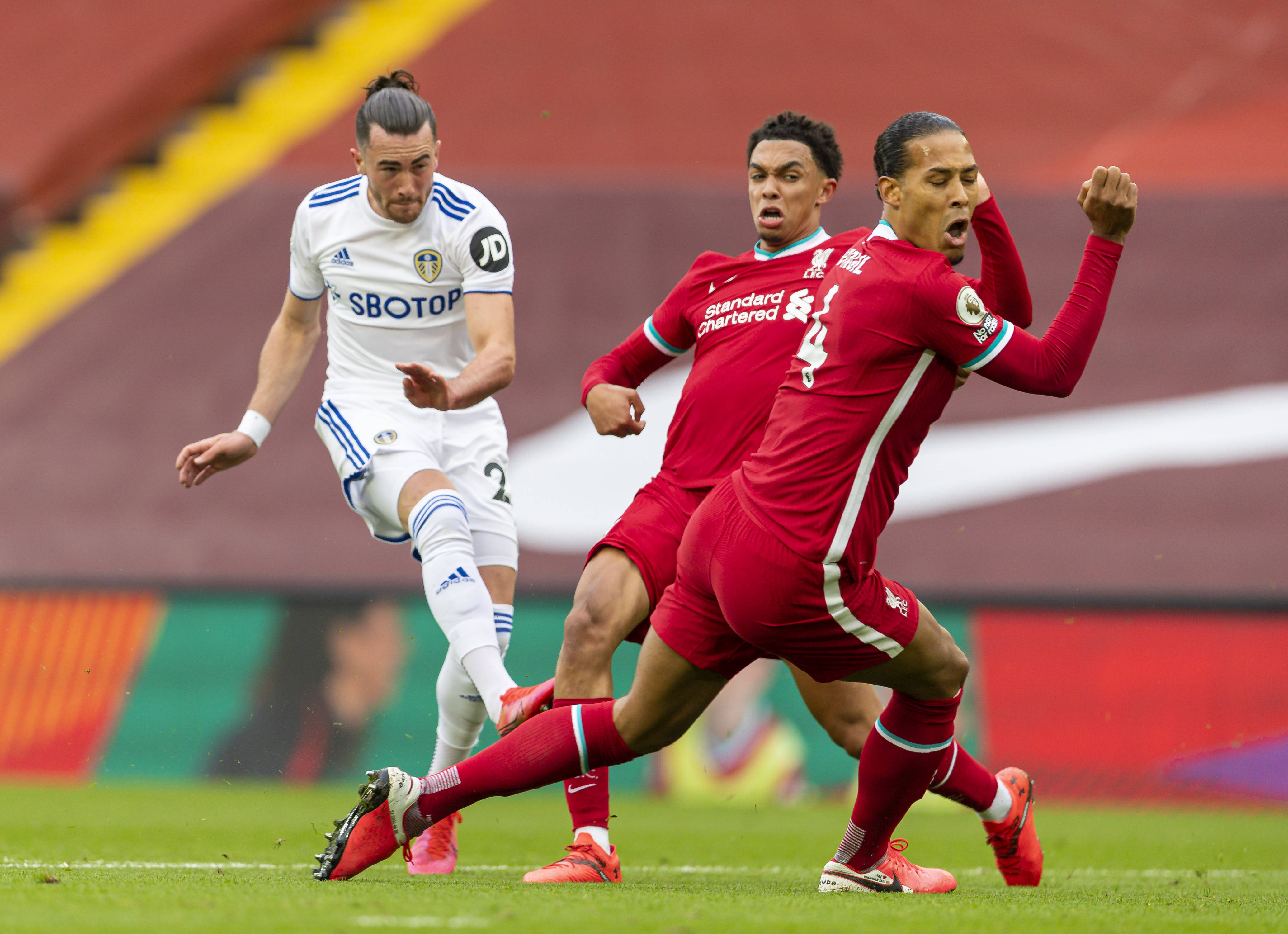 开云平台-利兹联客场遭遇惨败，失利使球队备感焦虑