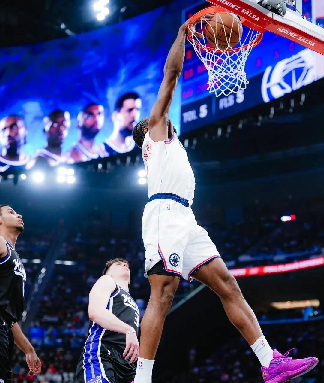 猛龙再度战胜快船，劳里-马尔卡宁射中绝杀球带领球队赢球