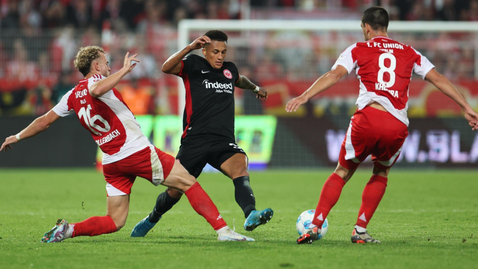 法兰克福连胜夯实领先，集齐三分的简单介绍