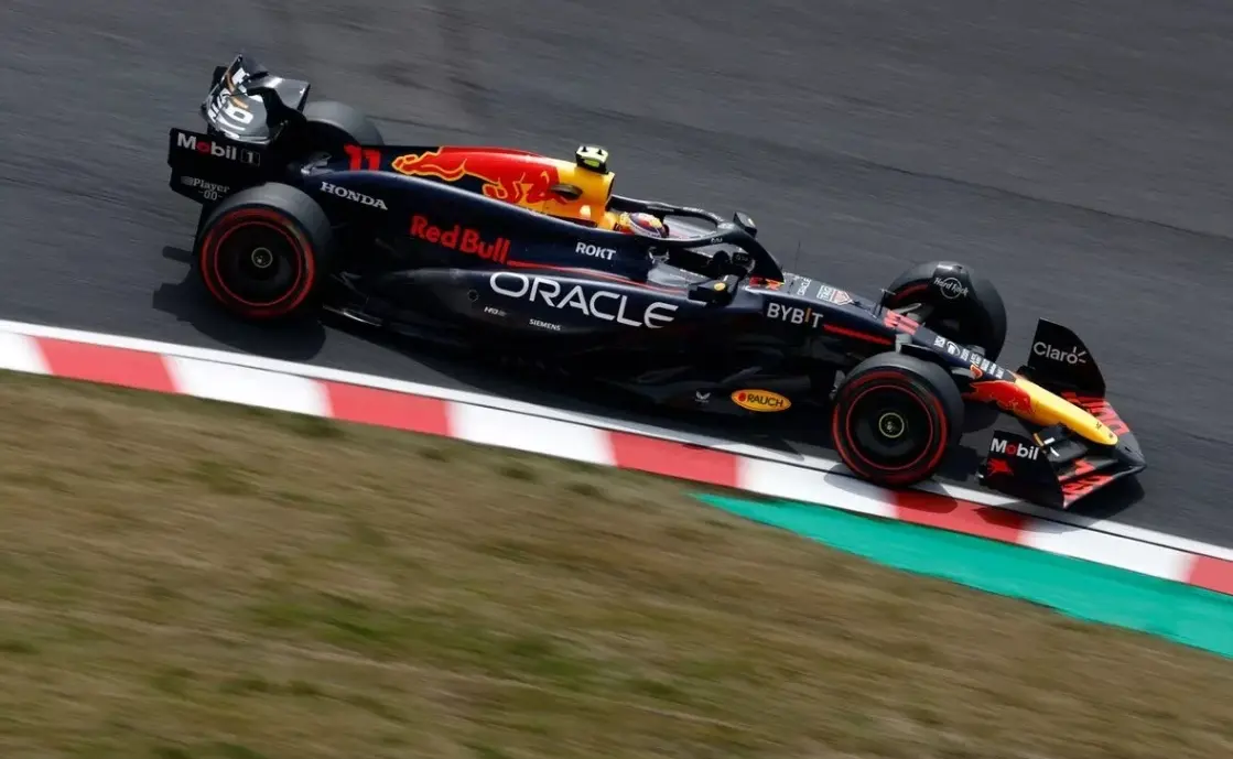 开云官网-红牛车队力克梅赛德斯，汉密尔顿点燃赛场的简单介绍